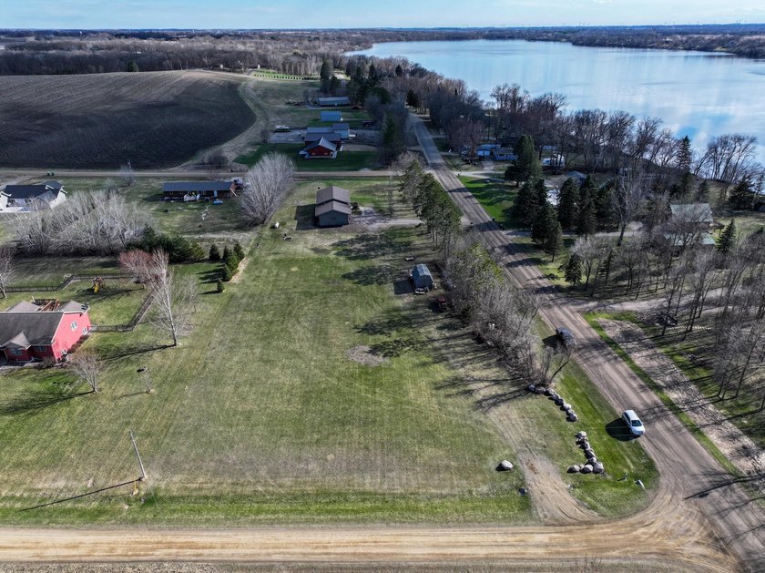 PRE-INSPECTED home- Enjoy the best of country living just 7 - photo 9
