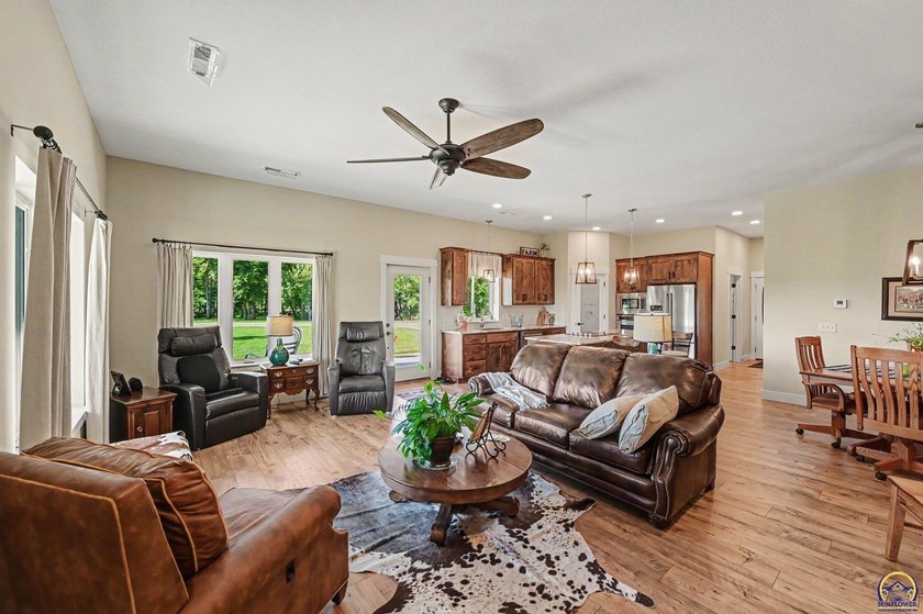 Exceptional Barndominium Living on nearly 5 Pristine Acres - photo 8