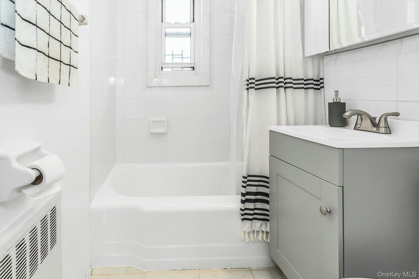 Lovely Fully Renovated 1 Bedroom, 1 Bathroom Corner Unit - photo 13