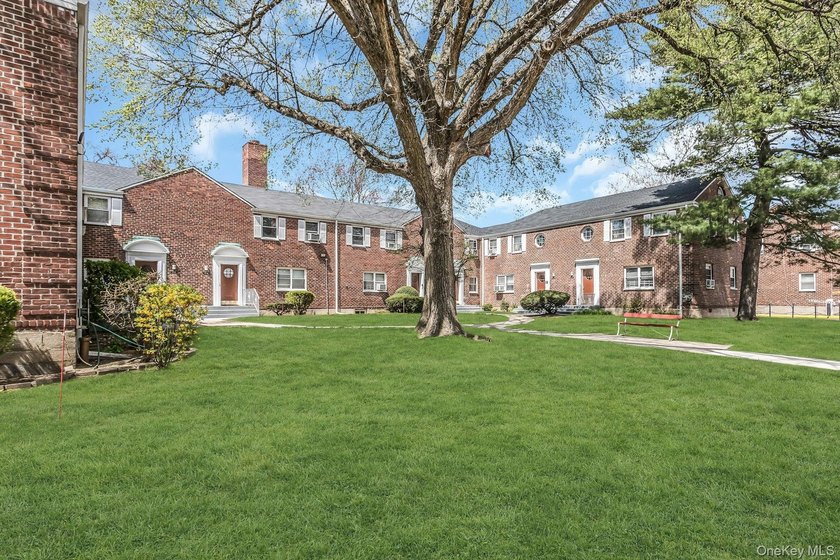 Lovely Fully Renovated 1 Bedroom, 1 Bathroom Corner Unit - photo 15