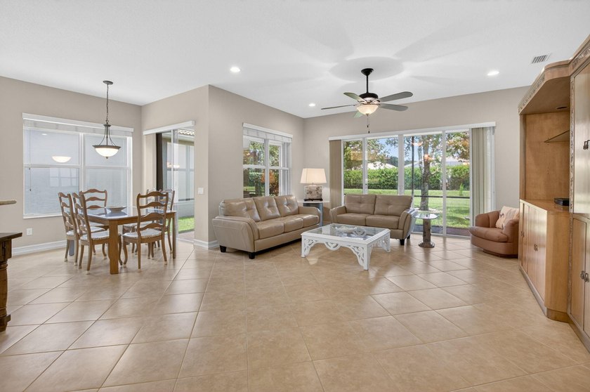 Welcome to this beautifully maintained 3-bedroom, 2.5-bath - photo 8