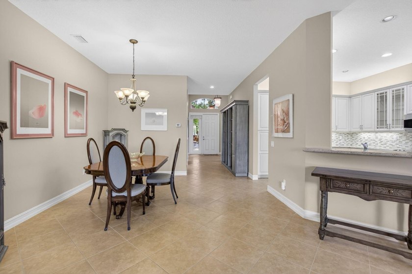 Welcome to this beautifully maintained 3-bedroom, 2.5-bath - photo 10