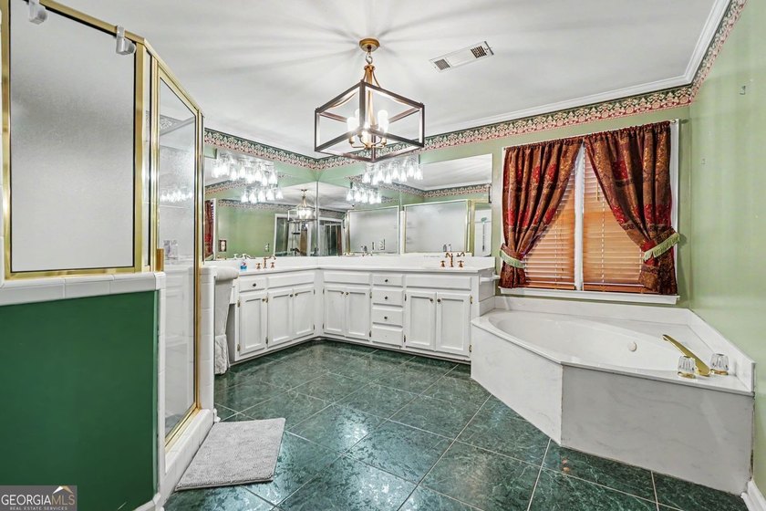 Welcome home to this exquisitely designed Classic Traditional - photo 34