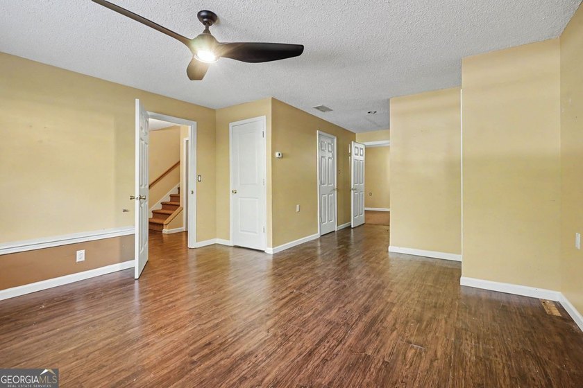 Welcome home to this exquisitely designed Classic Traditional - photo 38