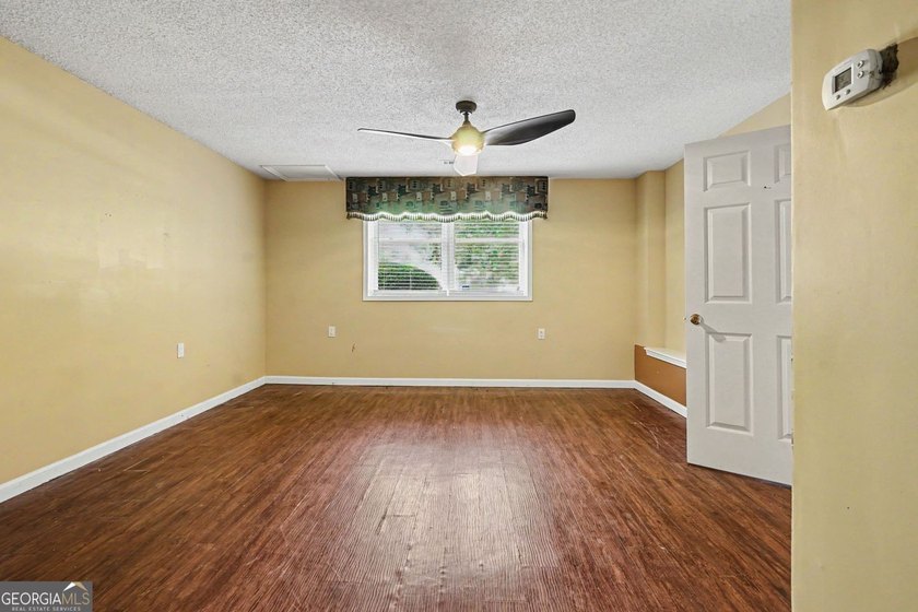 Welcome home to this exquisitely designed Classic Traditional - photo 42
