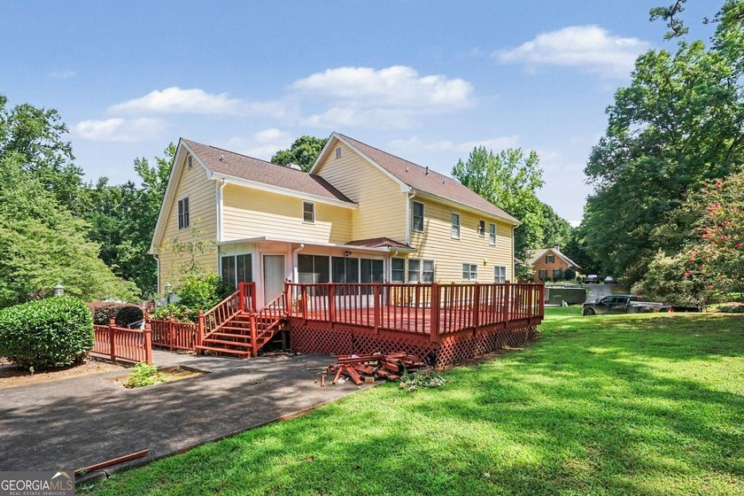 Welcome home to this exquisitely designed Classic Traditional - photo 49