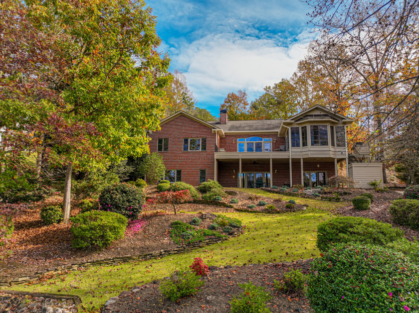 Living, Entertaining and Storage Galore on Lake Keowee SOLD - photo 5