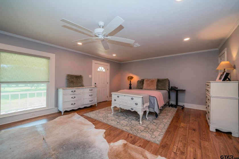 Just minutes from Lake Jacksonville, this beautifully renovated - photo 14