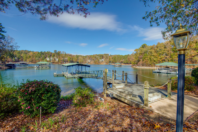 Living, Entertaining and Storage Galore on Lake Keowee SOLD - photo 4