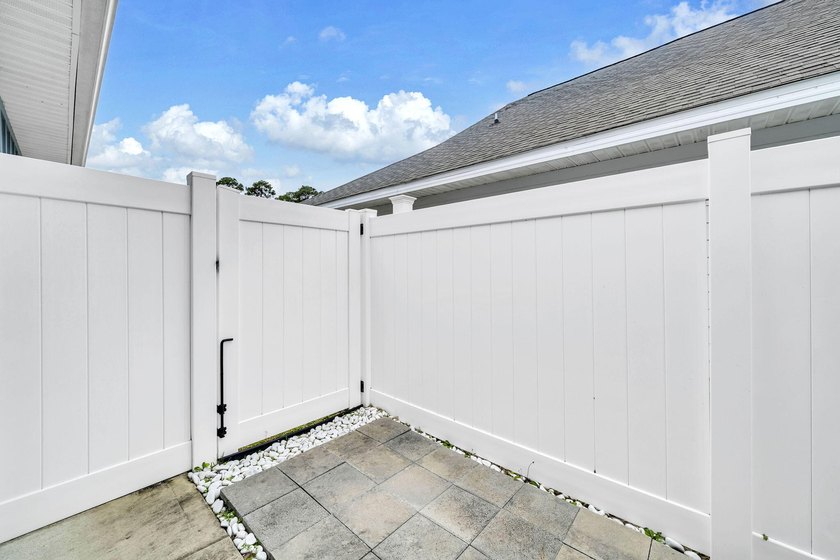 ASSUMABLE MORTGAGE RATE OF 3.25% AVAILABLE! Newer-Built - photo 17