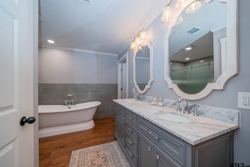 Just minutes from Lake Jacksonville, this beautifully renovated - photo 20