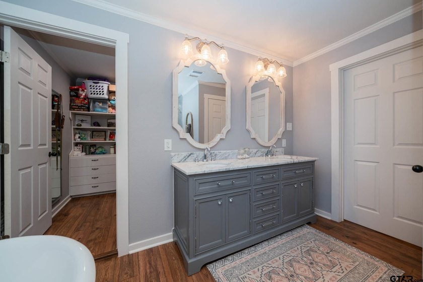 Just minutes from Lake Jacksonville, this beautifully renovated - photo 21