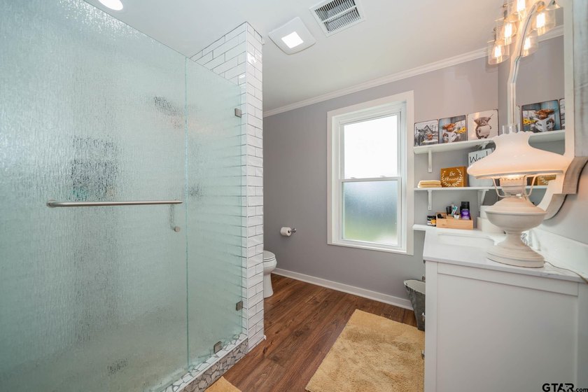 Just minutes from Lake Jacksonville, this beautifully renovated - photo 32