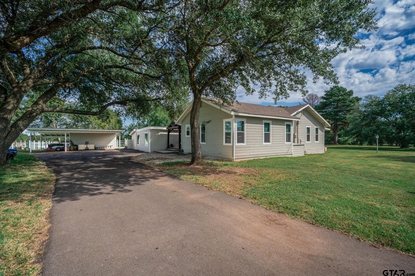 Just minutes from Lake Jacksonville, this beautifully renovated - photo 35