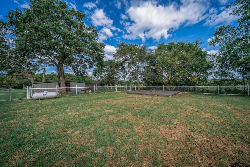 Just minutes from Lake Jacksonville, this beautifully renovated - photo 37
