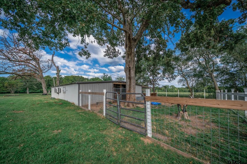 Just minutes from Lake Jacksonville, this beautifully renovated - photo 41