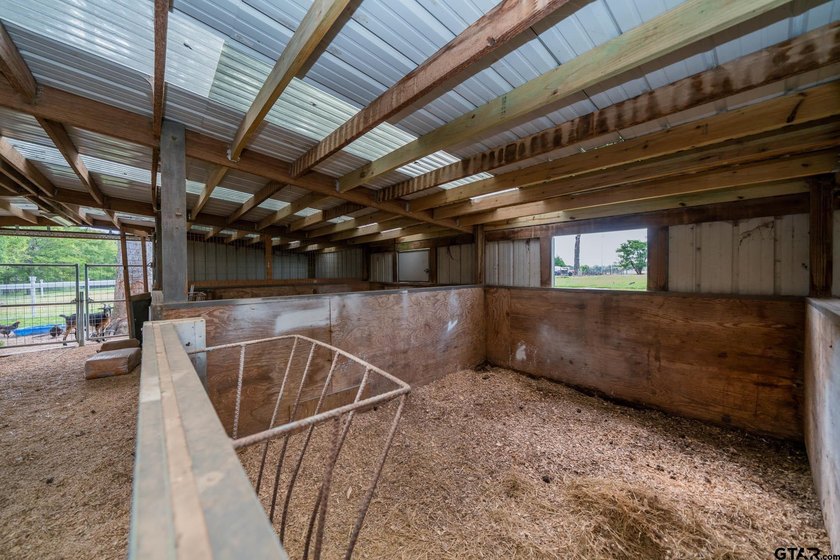 Just minutes from Lake Jacksonville, this beautifully renovated - photo 44