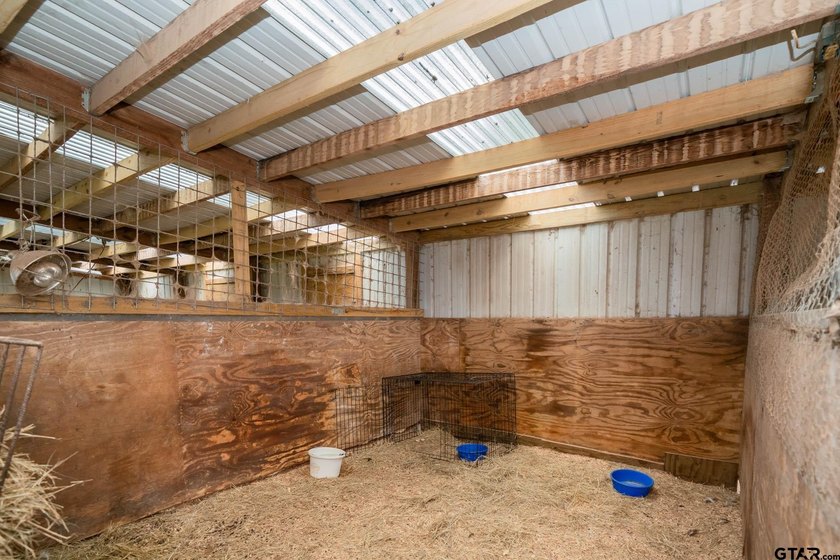 Just minutes from Lake Jacksonville, this beautifully renovated - photo 45