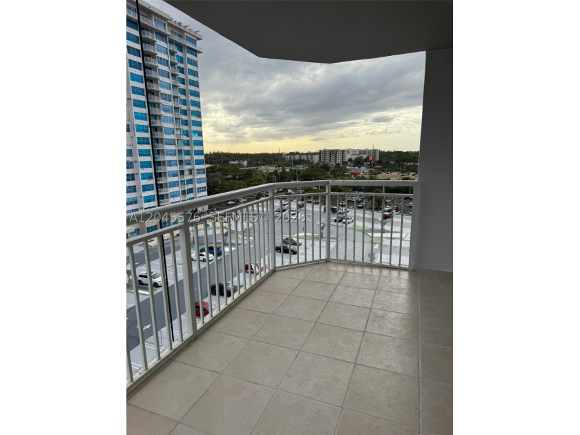 Spacious 1-Bedroom, 1-Bathroom Unit with Bay View in Beautiful - photo 3