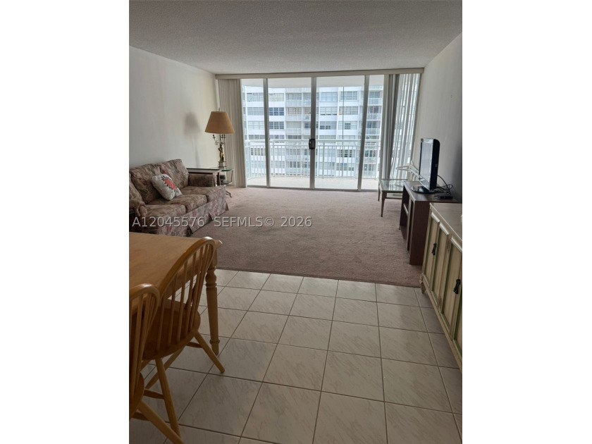 Spacious 1-Bedroom, 1-Bathroom Unit with Bay View in Beautiful - photo 4