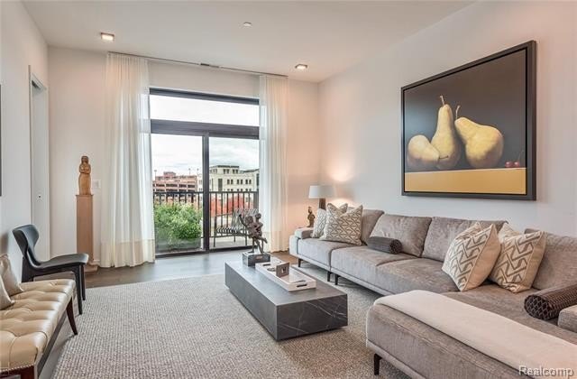Executive retreat penthouse in downtown Birmingham! Rarely - photo 4