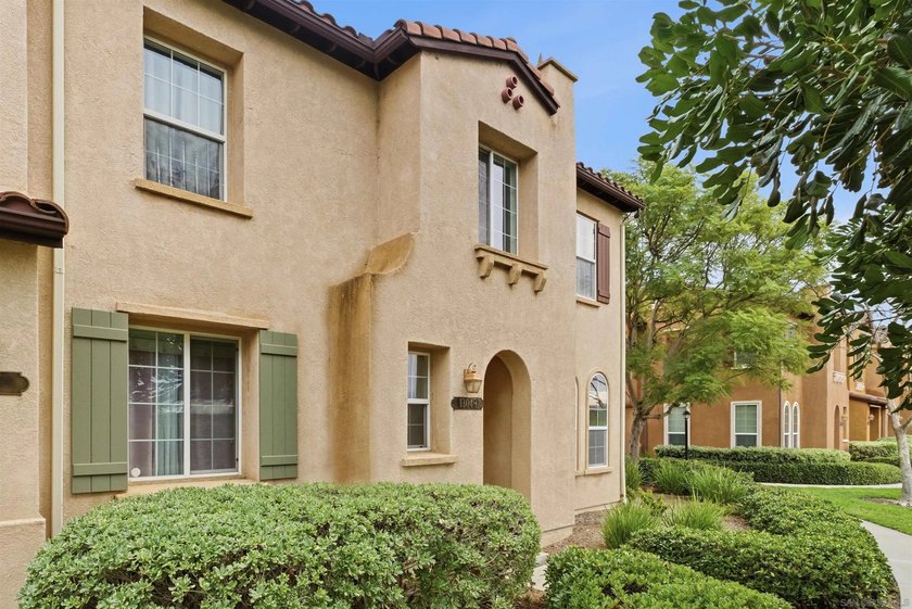 Rarely available and highly coveted home in the Airoso community - photo 2
