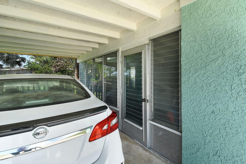 Charming and full of potential, this well-maintained 2-bedroom - photo 4