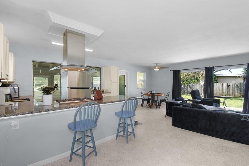 Charming and full of potential, this well-maintained 2-bedroom - photo 6