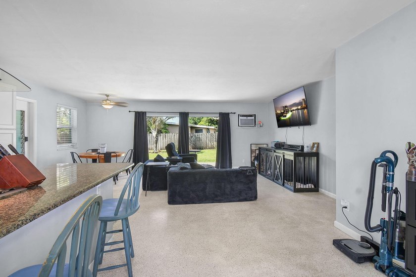 Charming and full of potential, this well-maintained 2-bedroom - photo 7
