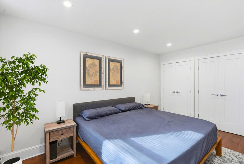 Renovated two bedroom, one bathroom co-op apartment in Great - photo 11