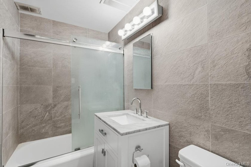 Renovated two bedroom, one bathroom co-op apartment in Great - photo 13