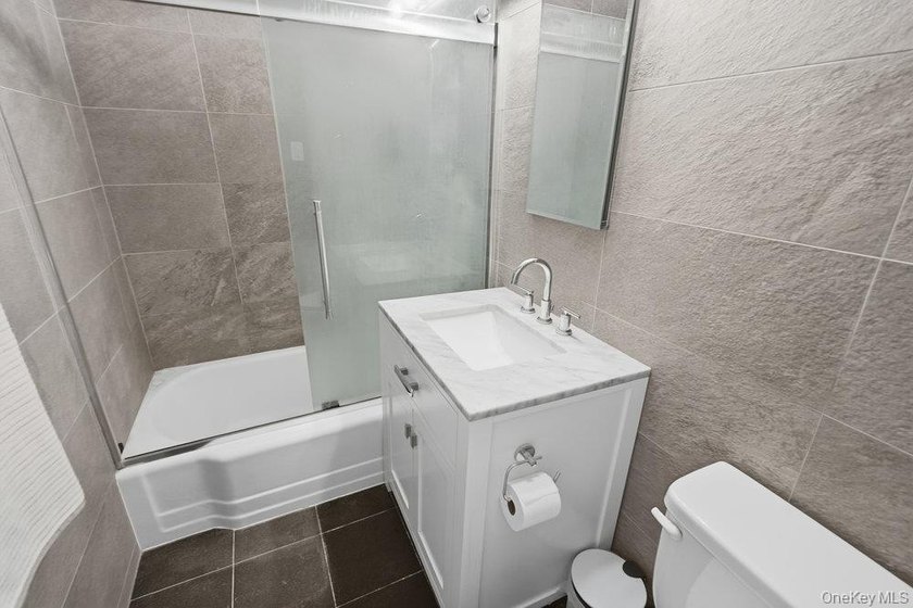 Renovated two bedroom, one bathroom co-op apartment in Great - photo 14