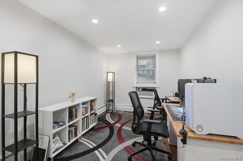 Renovated two bedroom, one bathroom co-op apartment in Great - photo 15