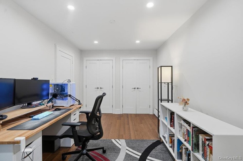 Renovated two bedroom, one bathroom co-op apartment in Great - photo 16