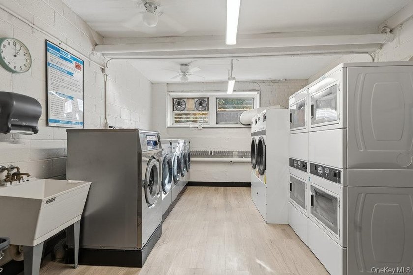 Renovated two bedroom, one bathroom co-op apartment in Great - photo 18
