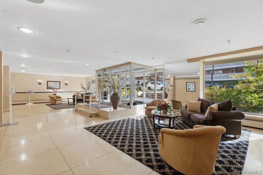 Renovated two bedroom, one bathroom co-op apartment in Great - photo 19
