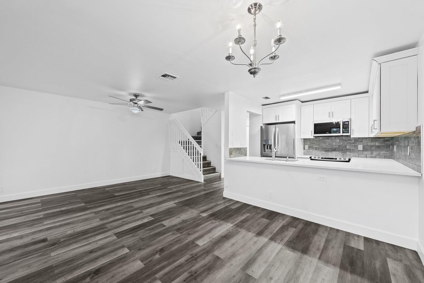 Stunning fully renovated 3-bedroom, 2-bath townhome located in - photo 3