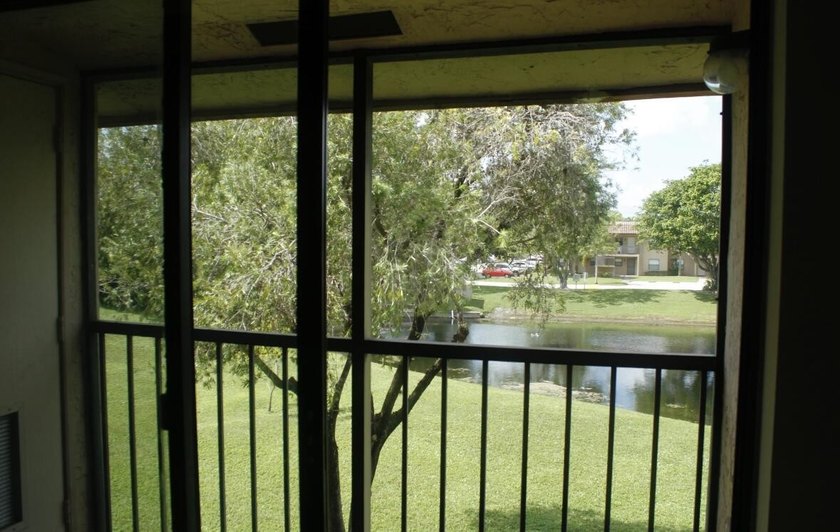 Welcome to this 2-bedroom, 2-bathroom waterfront condominium in - photo 5