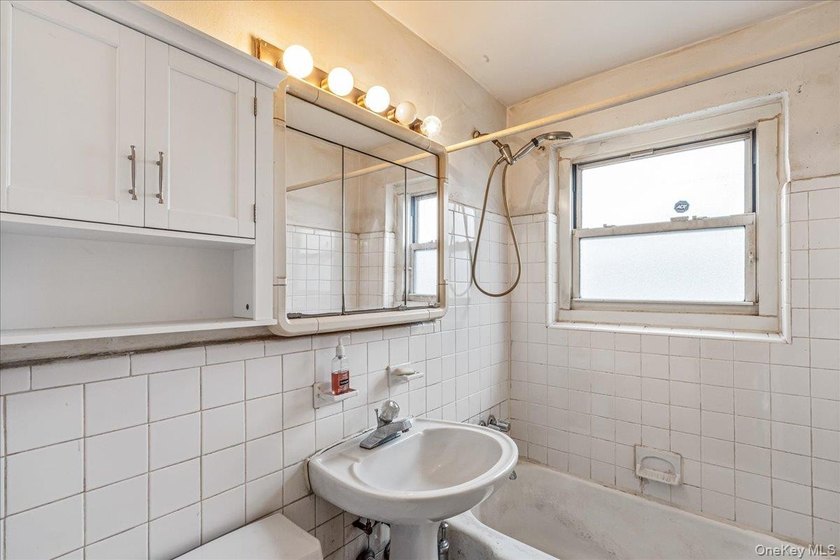 Welcome to this inviting lower-level one-bedroom, one-bath - photo 12