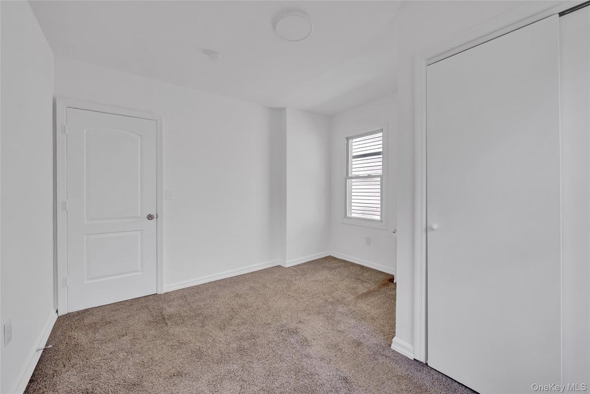This is the one! Fantastic colonial style home with new driveway - photo 14