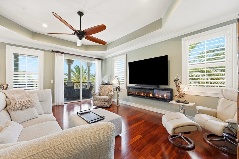 Fully Updated Penthouse-Level Residence beautifully updated - photo 3
