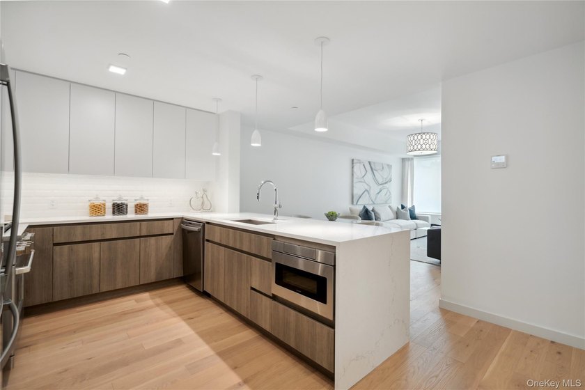 Immediate occupancy available in The Rose at Great Neck. 40-New - photo 4
