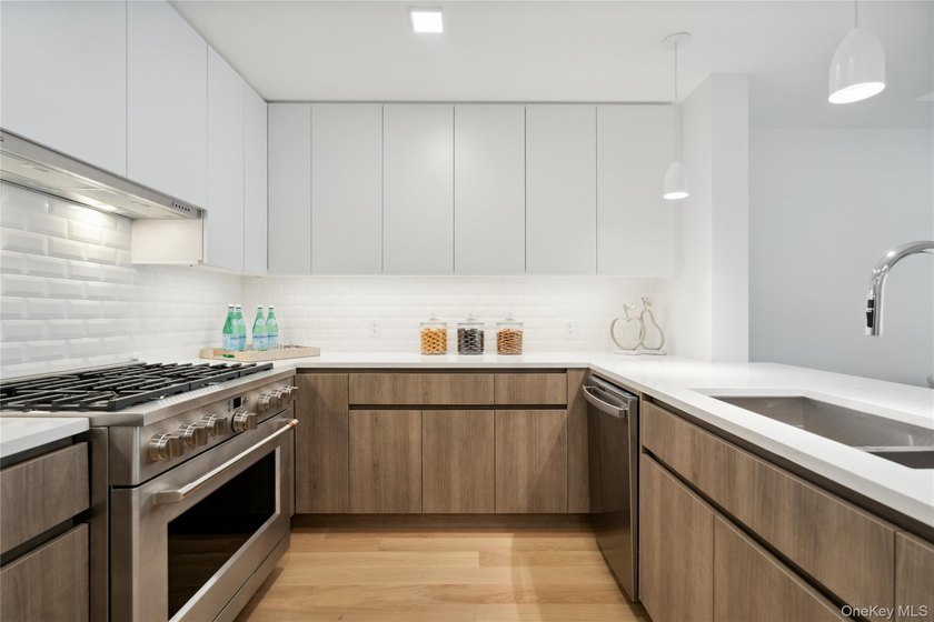 Immediate occupancy available in The Rose at Great Neck. 40-New - photo 6