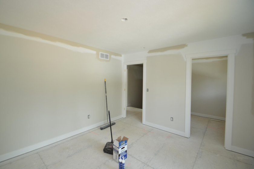 BEAUTIFUL NEW CONSTRUCTION in desirable Edwardsburg! Time still - photo 11