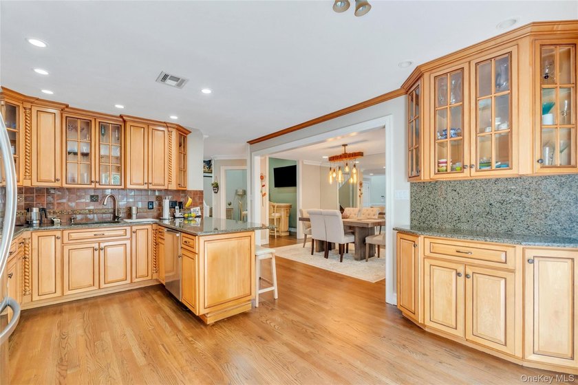 Welcome to this beautifully updated, move-in-ready townhouse - photo 13