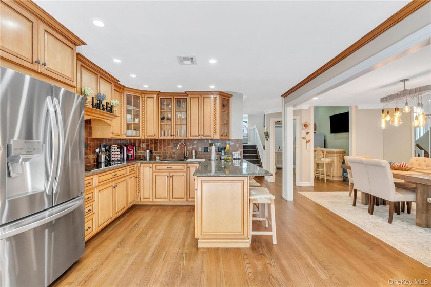 Welcome to this beautifully updated, move-in-ready townhouse - photo 14