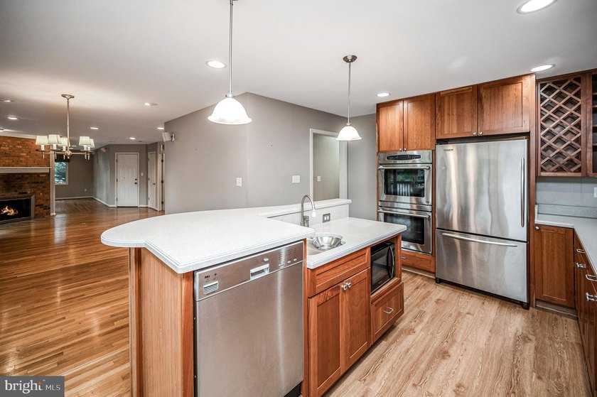 Nestled in a peaceful cove with stunning main lake views and - photo 16