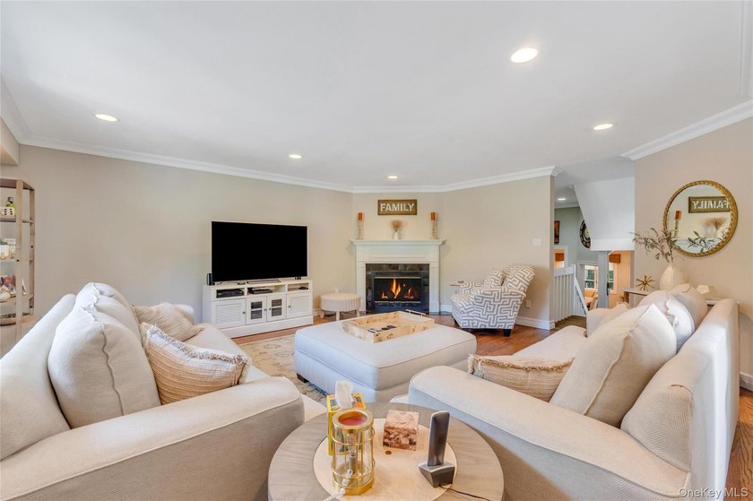 Welcome to this beautifully updated, move-in-ready townhouse - photo 18