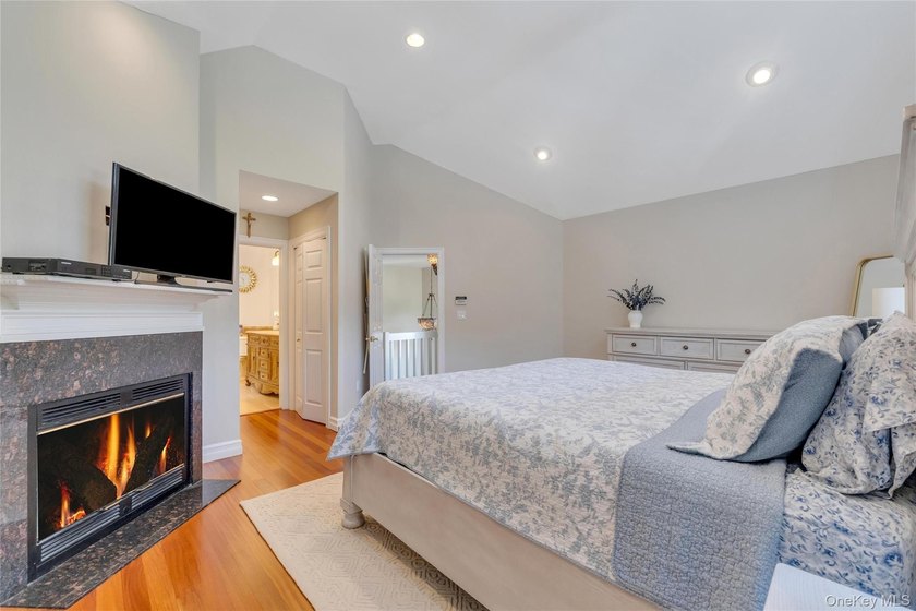 Welcome to this beautifully updated, move-in-ready townhouse - photo 21