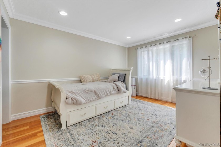 Welcome to this beautifully updated, move-in-ready townhouse - photo 25
